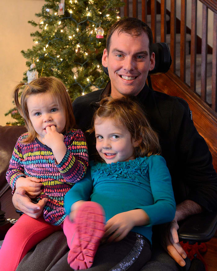 Onyshko (with daughters in 2013) believes suffering “at least 20” concussions led to his developing ALS.